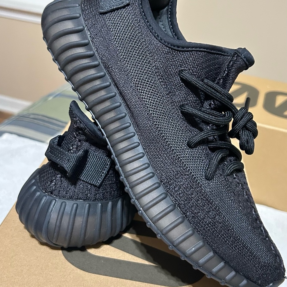 Yeezy 350 boost V2 size 7 1/2 Ónix